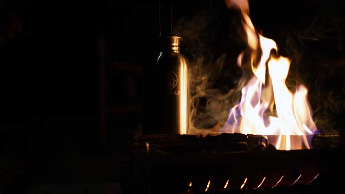 焚火で武骨に使える水筒！ステンレスボトルを直火で使う方法